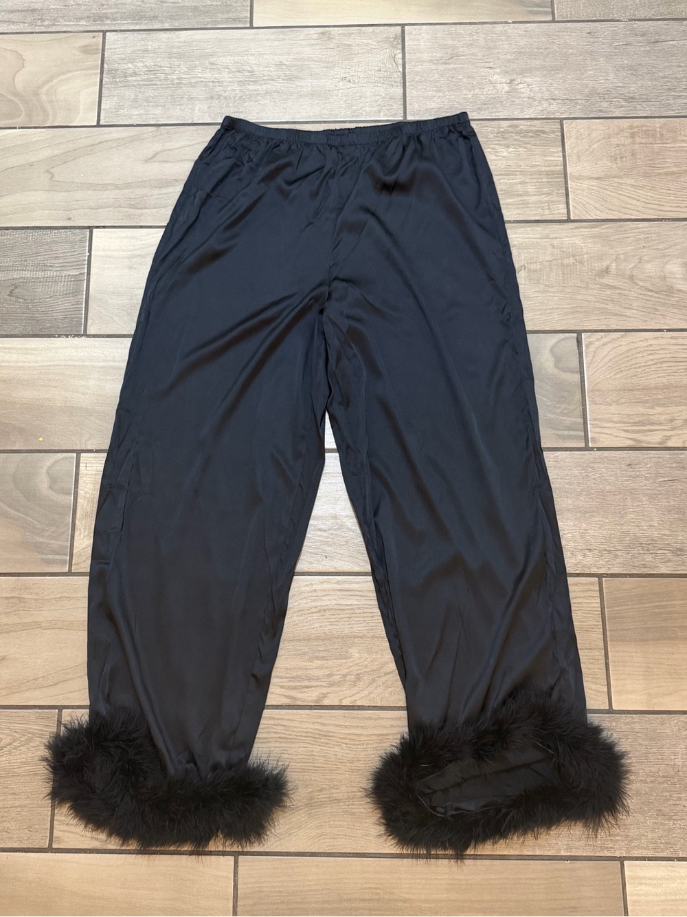 SKIMS Silk Feather Trim Pajama Set Onyx Black Mismatch Size XS/L - Picture 3 of 6